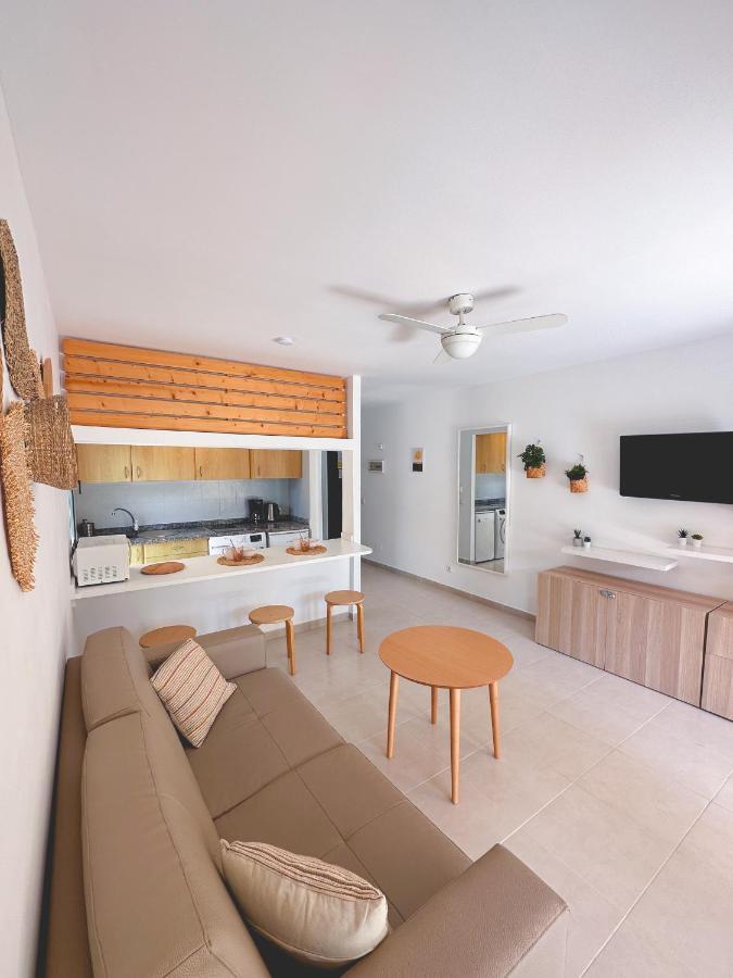 Seaside Apartment Corralejo : A Cozy Holiday Home In A Peaceful Well Located Green Complex מראה חיצוני תמונה