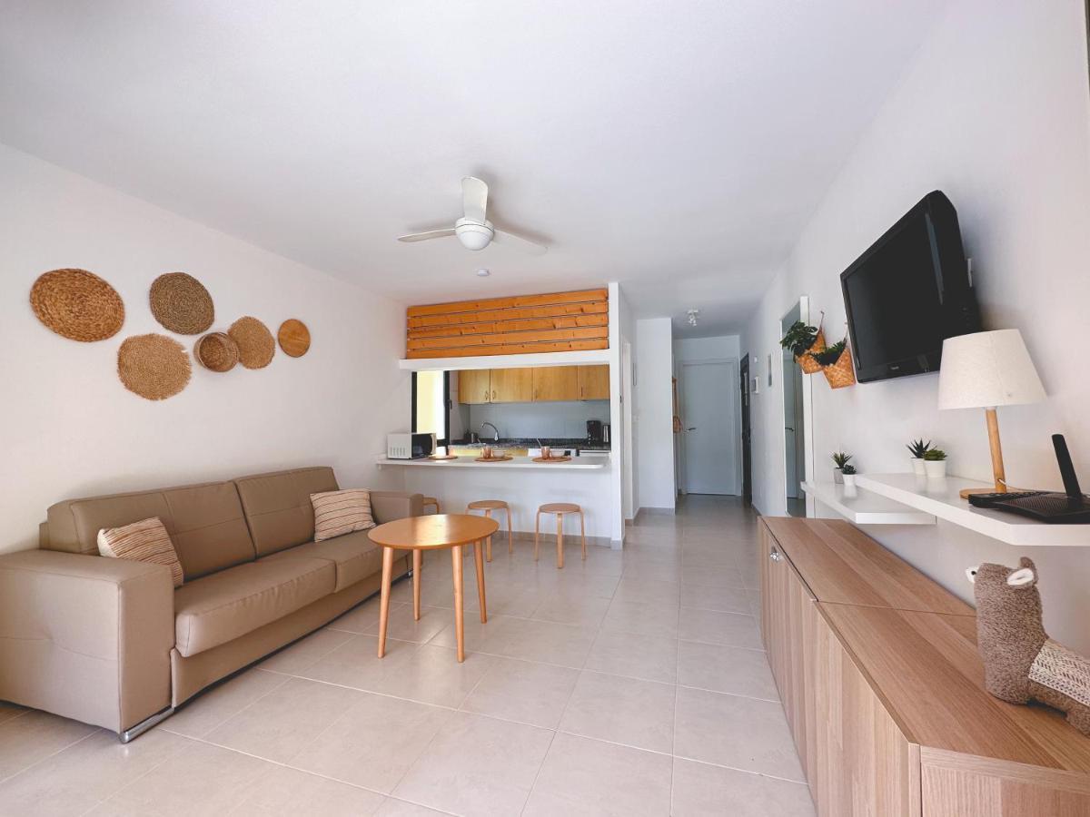 Seaside Apartment Corralejo : A Cozy Holiday Home In A Peaceful Well Located Green Complex מראה חיצוני תמונה