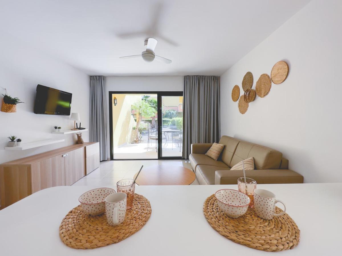 Seaside Apartment Corralejo : A Cozy Holiday Home In A Peaceful Well Located Green Complex מראה חיצוני תמונה